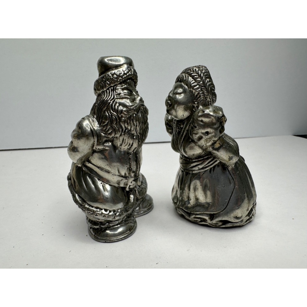 Kirk Stieff Pewter Salt & Pepper Shakers Set Santa Claus Mrs. Claus Kissing